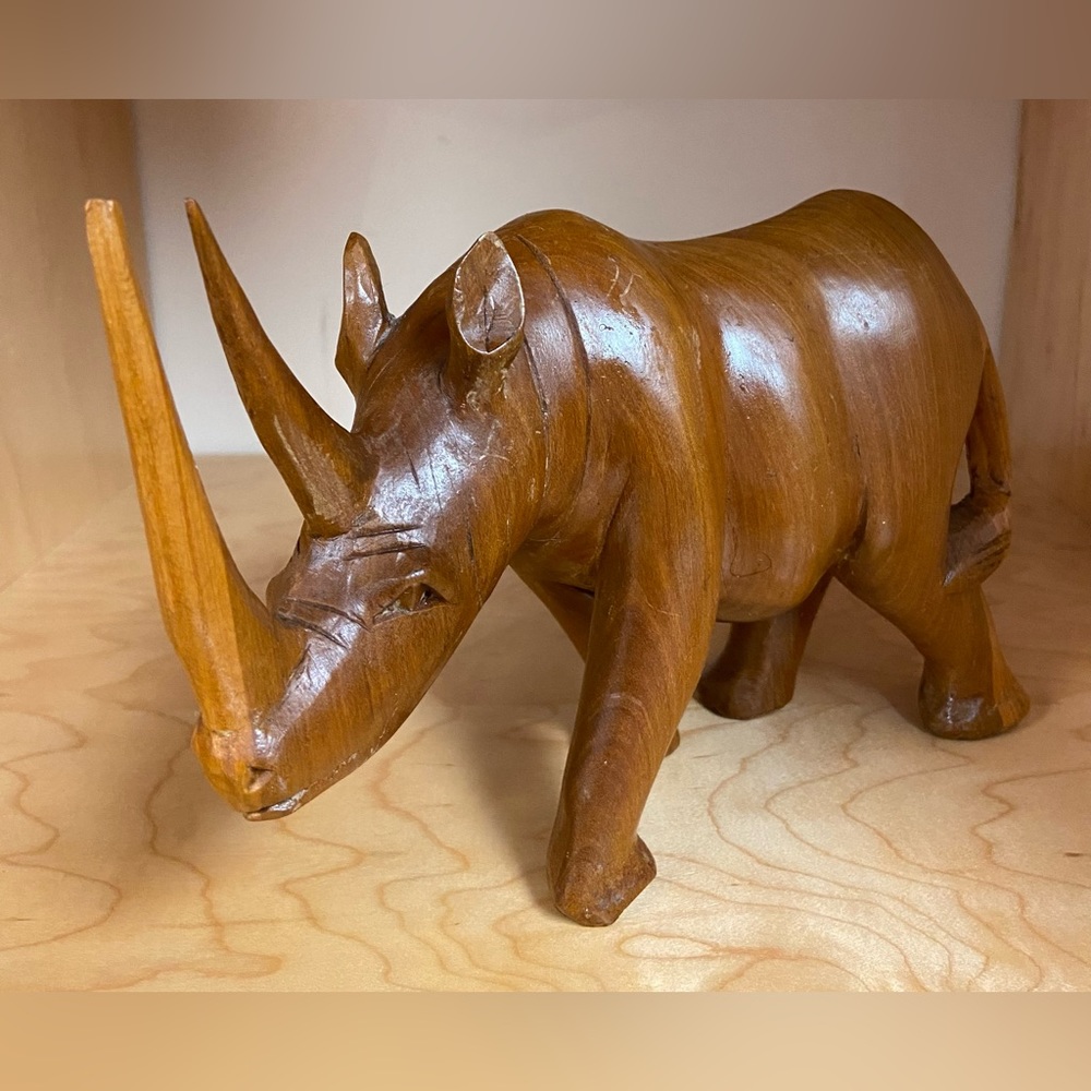 RHINO HAND CARVED WOOD VINTAGE AMAZING WORK UNIQUE